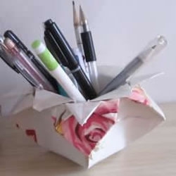 废纸折花型笔筒的折法 还可以当垃圾盒使用